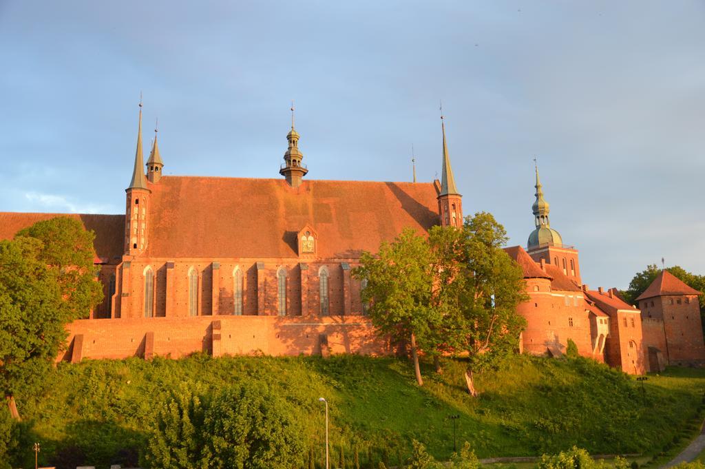 Pod Wzgorzem Bed & Breakfast Frombork Rum bild
