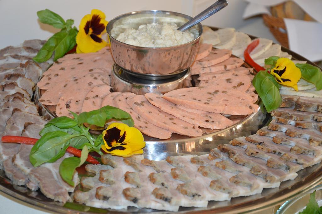 Pod Wzgorzem Bed & Breakfast Frombork Exteriör bild