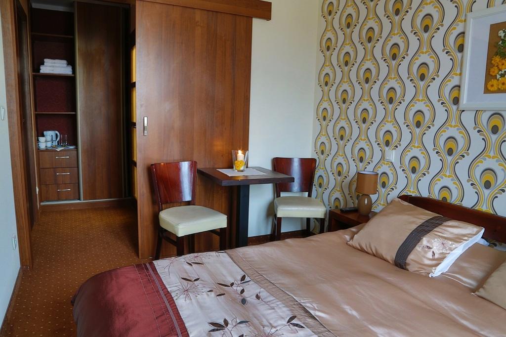 Pod Wzgorzem Bed & Breakfast Frombork Rum bild