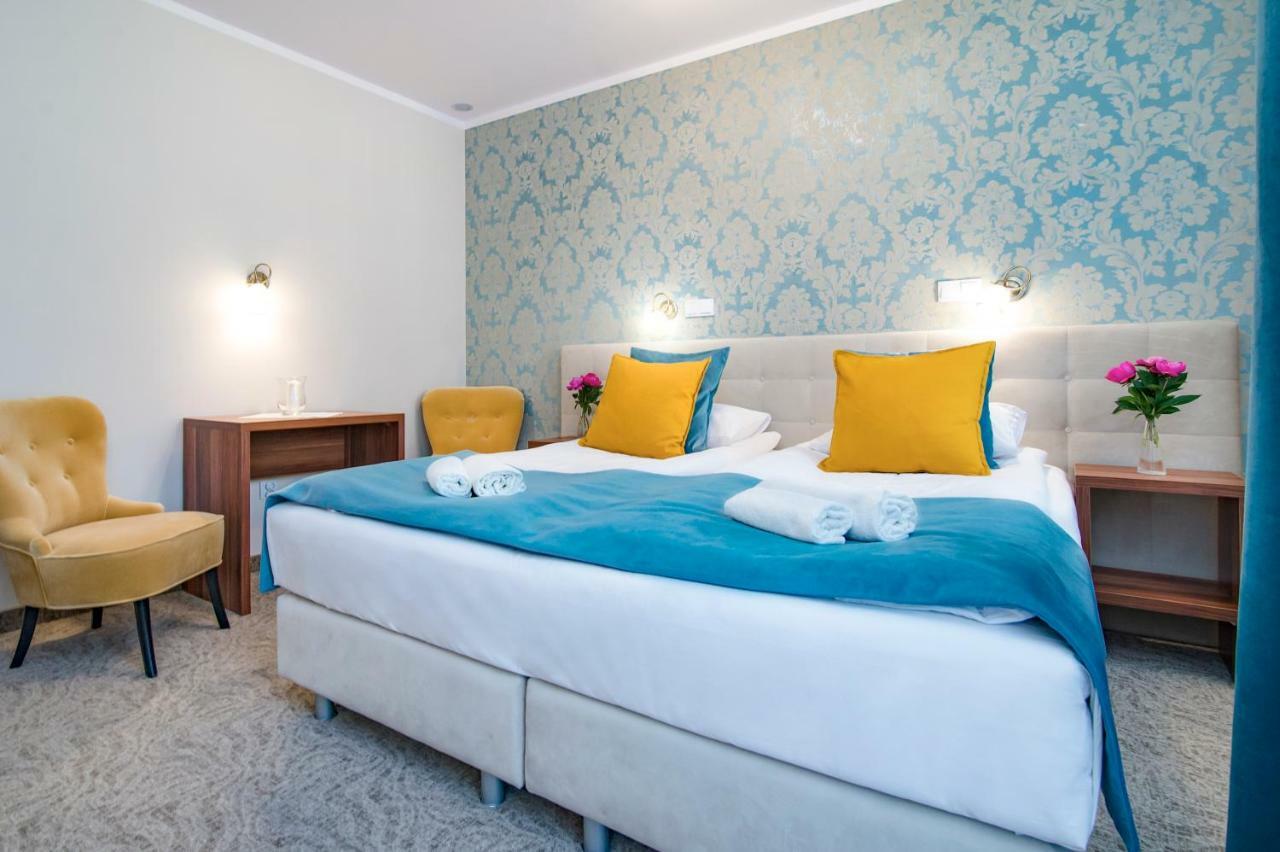Pod Wzgorzem Bed & Breakfast Frombork Exteriör bild