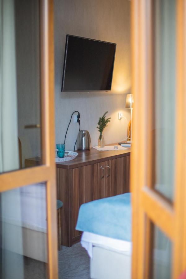 Pod Wzgorzem Bed & Breakfast Frombork Exteriör bild